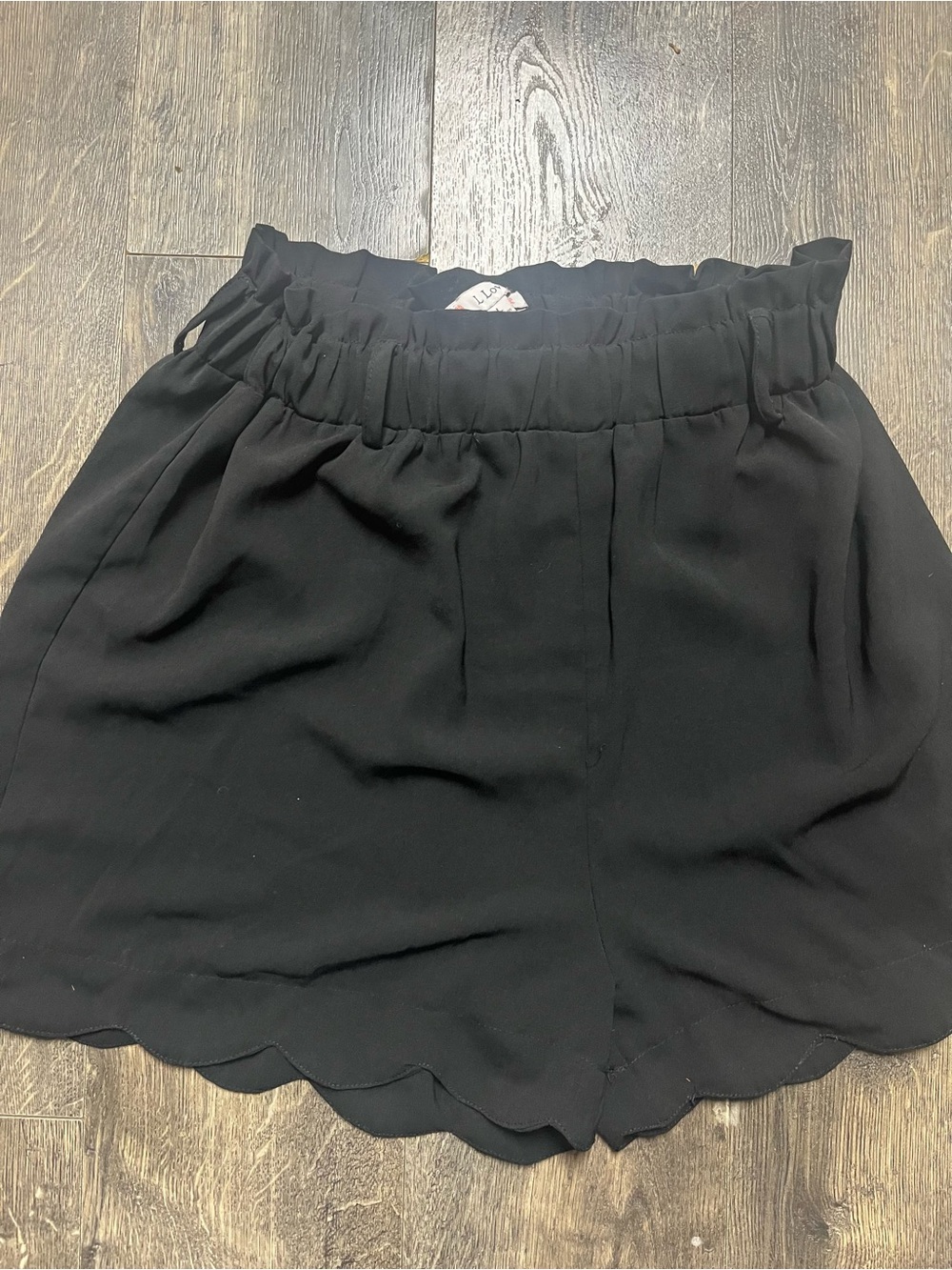 Love Black High-Waist Scalloped Hem Shorts